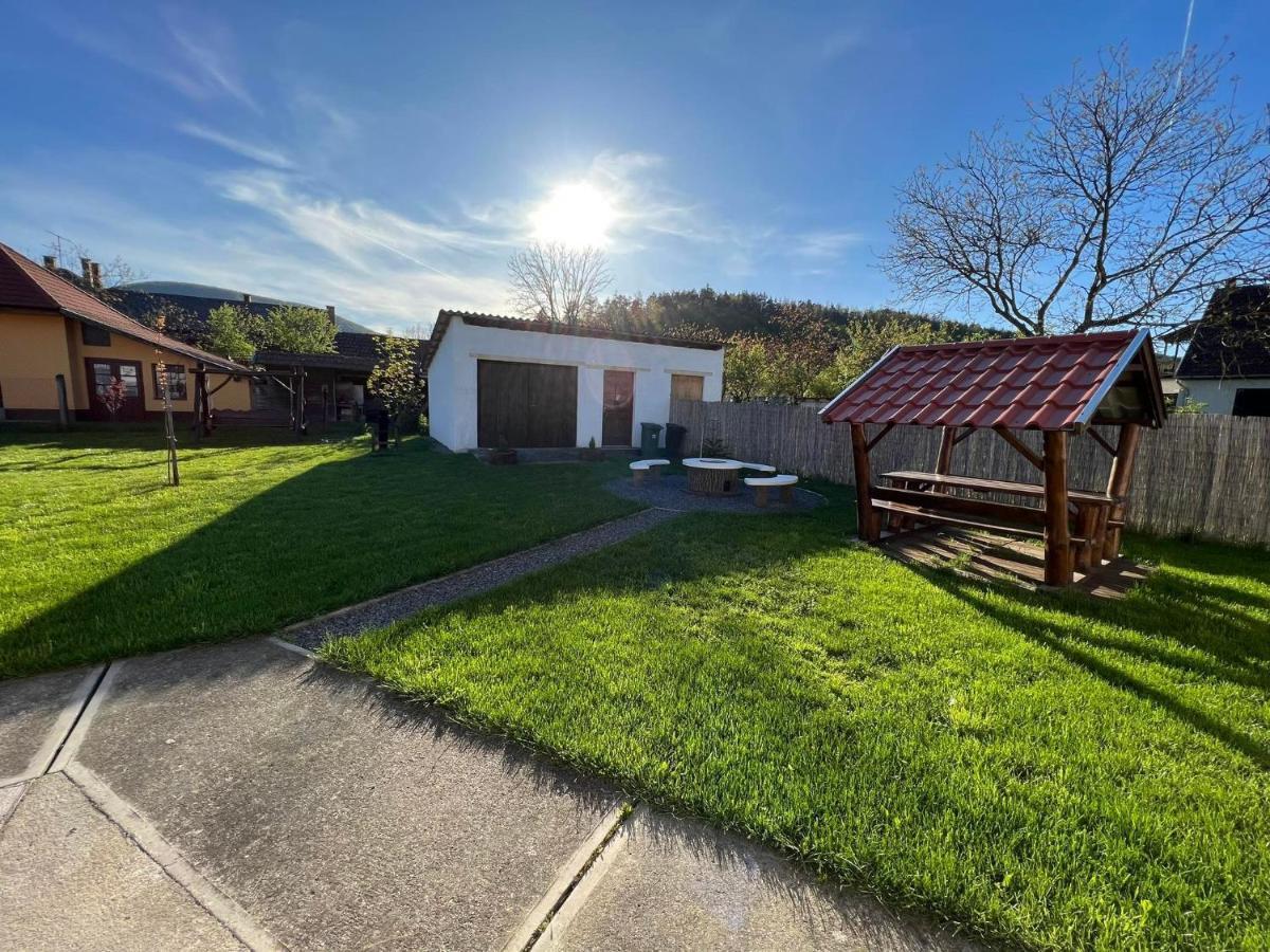 Komáromi Vendégház Erdőhorváti Extérieur photo