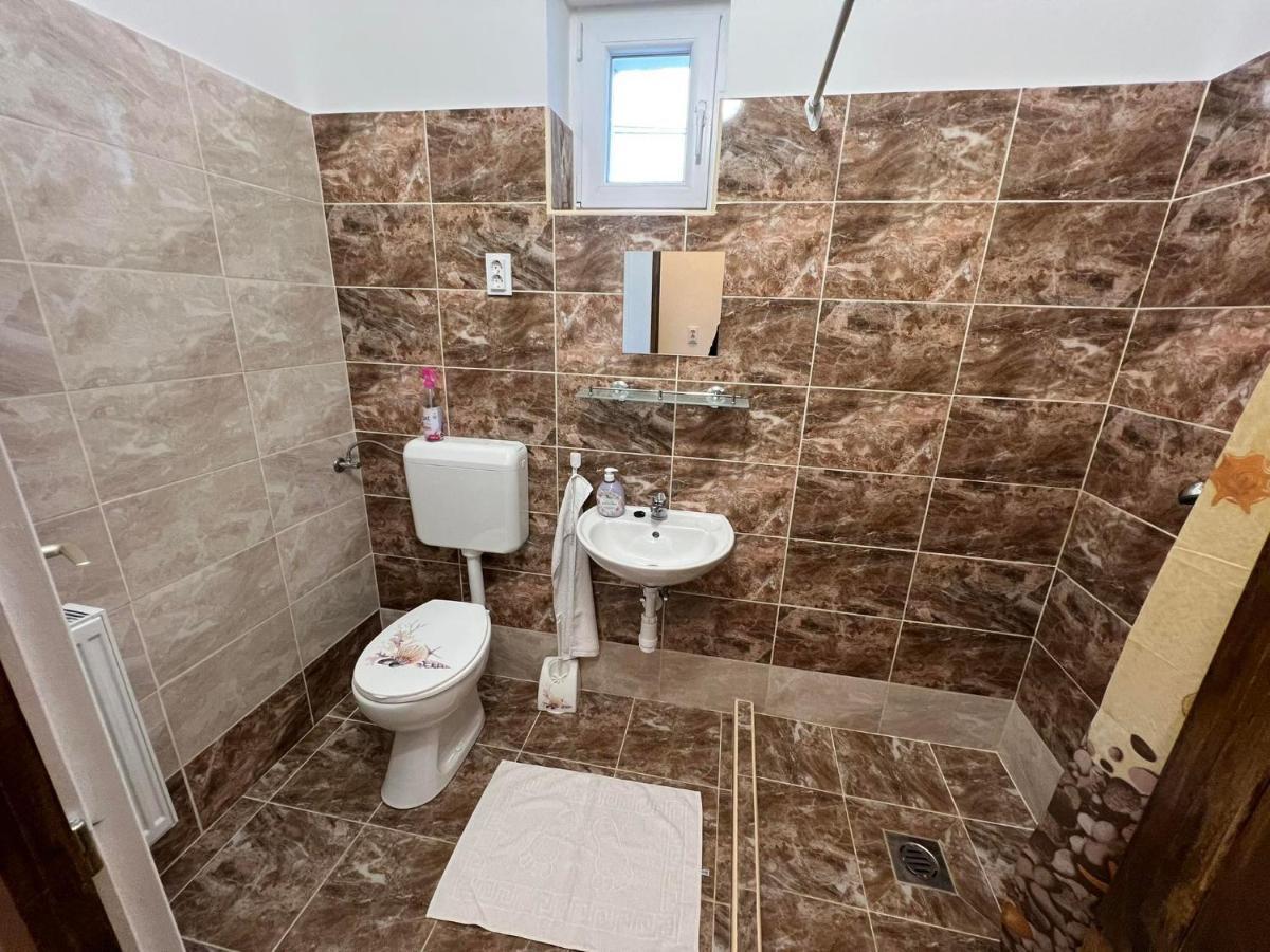 Komáromi Vendégház Erdőhorváti Extérieur photo