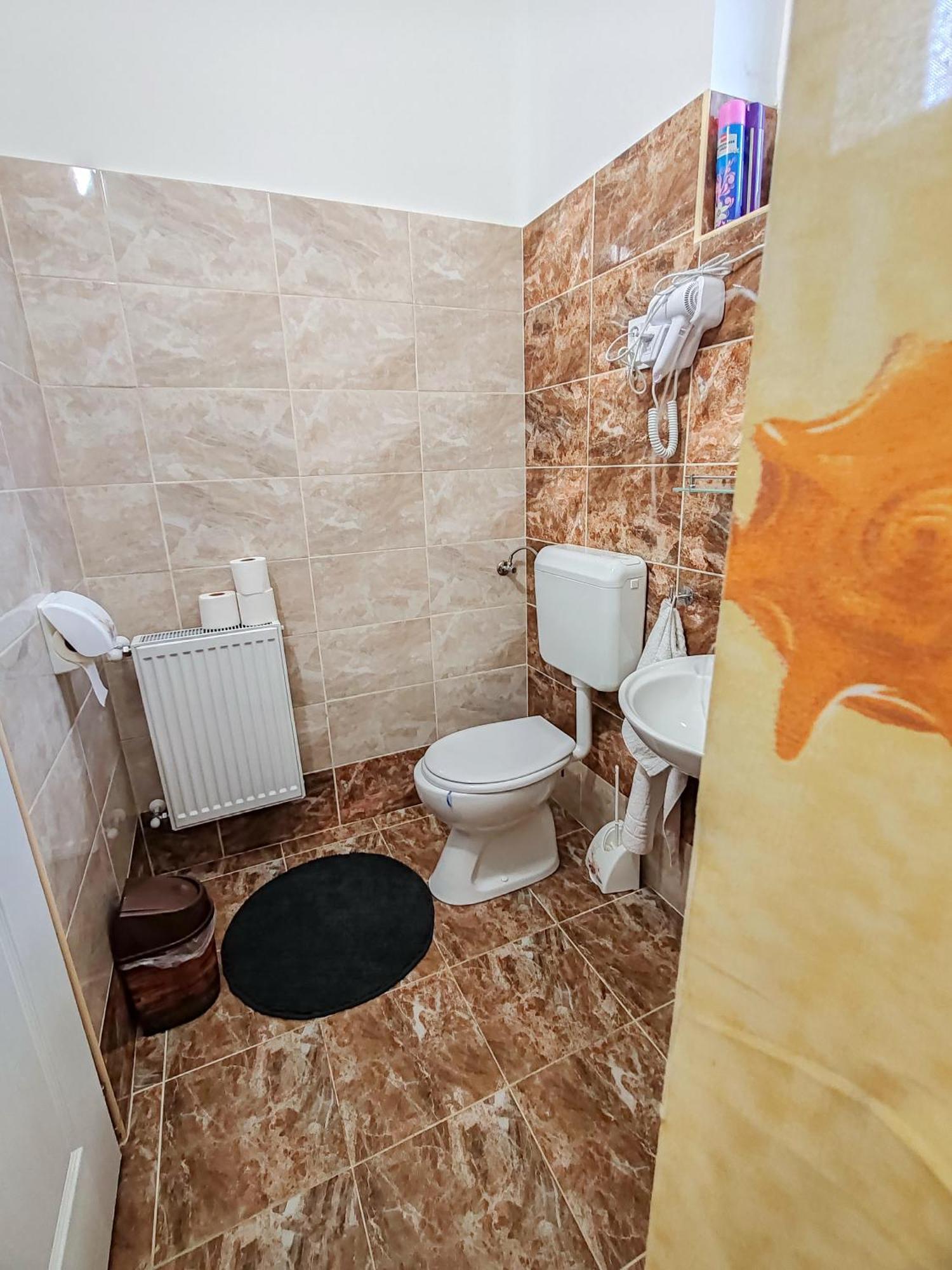 Komáromi Vendégház Erdőhorváti Extérieur photo