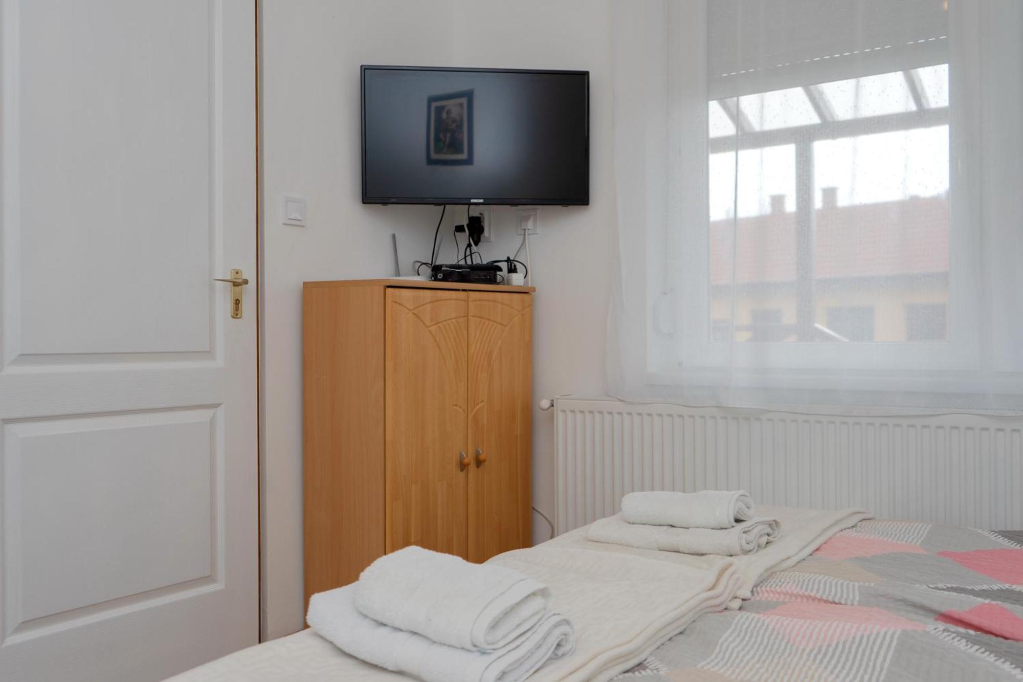 Komáromi Vendégház Erdőhorváti Extérieur photo