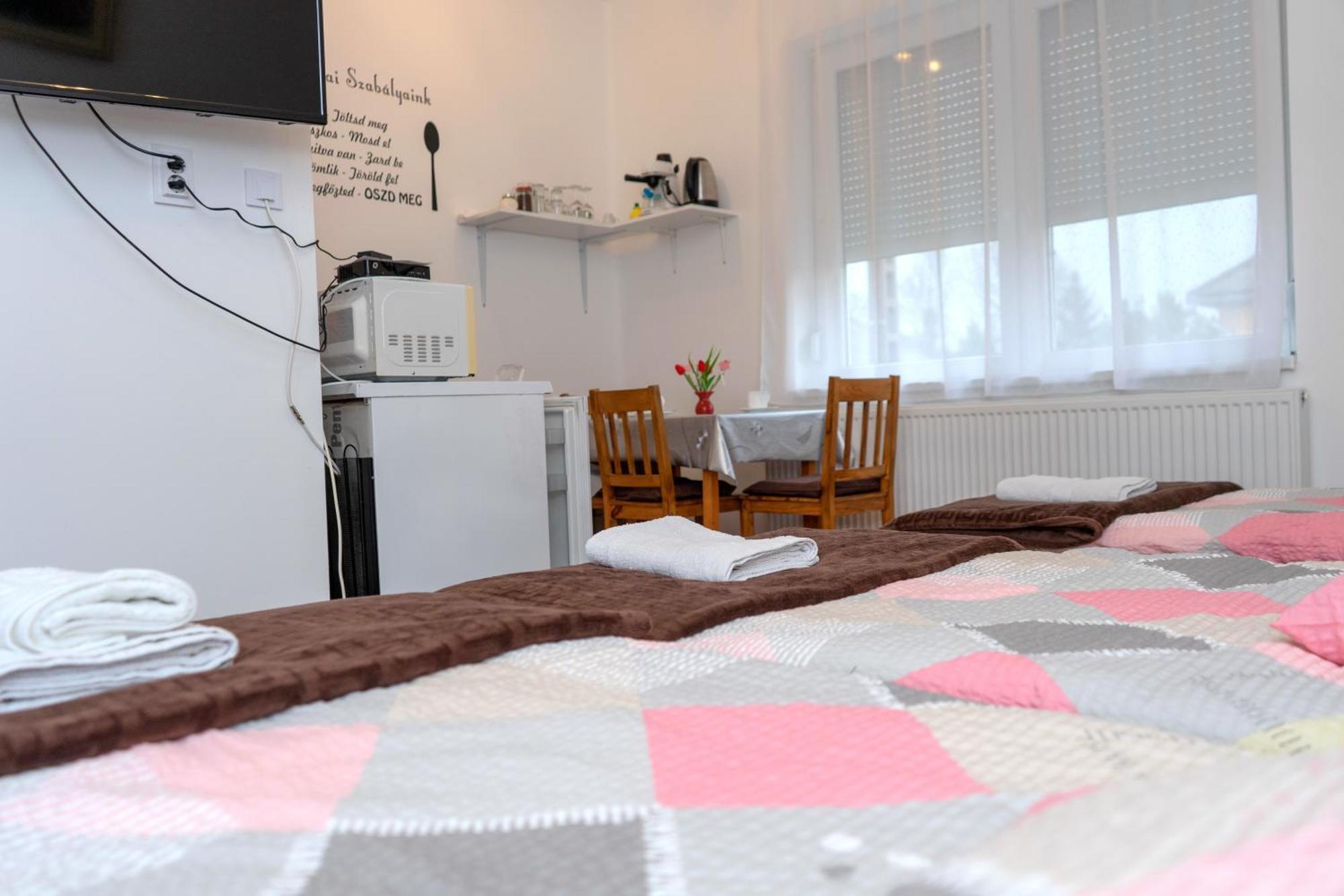 Komáromi Vendégház Erdőhorváti Extérieur photo