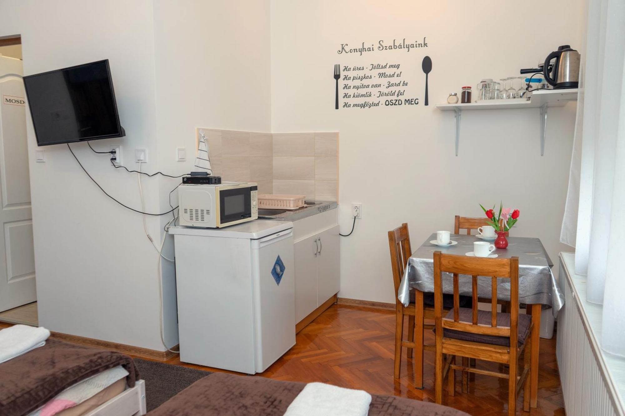 Komáromi Vendégház Erdőhorváti Extérieur photo