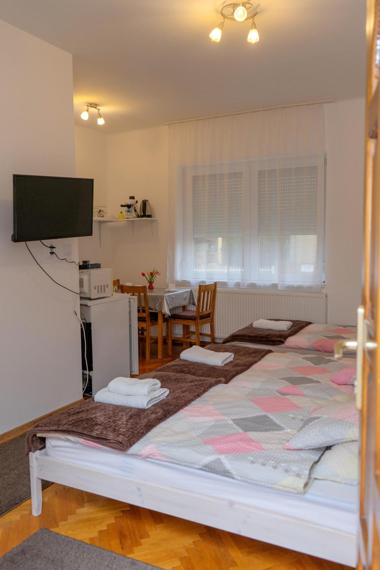 Komáromi Vendégház Erdőhorváti Extérieur photo